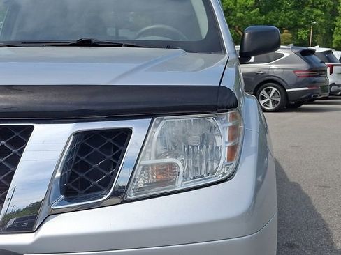 Used 2019 Nissan Frontier SV AWD/4WD image 11