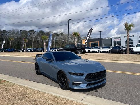 Used 2025 Ford Mustang Coupe image 1