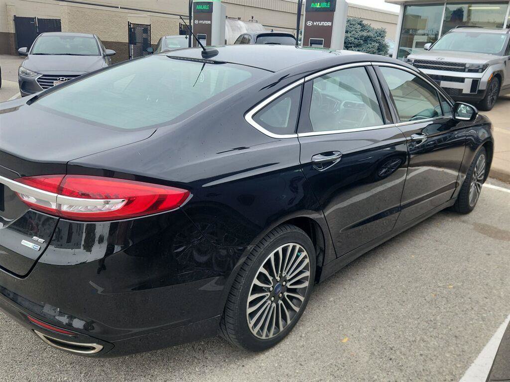 Used 2017 Ford Fusion SE w/ Fusion SE Technology Package AWD/4WD image 4
