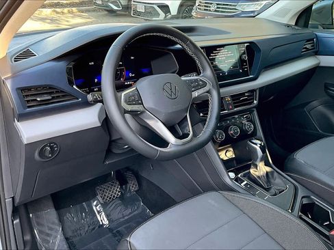 Certified 2023 Volkswagen Taos SE w/ Panoramic Sunroof Package image 17