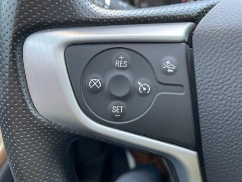 Used 2023 GMC Acadia SLE w/ Driver Convenience Package FWD image 17