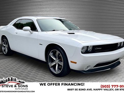 Used 2014 Dodge Challenger SXT RWD image 1