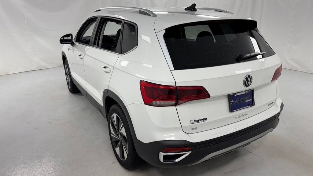 Used 2023 Volkswagen Taos SE AWD/4WD image 4