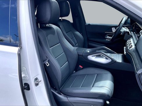 Used 2025 Mercedes-Benz GLE 450e 4MATIC image 9