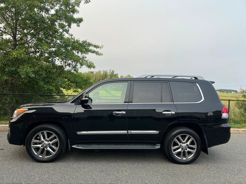 Used 2013 Lexus LX 570 4WD w/ Luxury Pkg image 7
