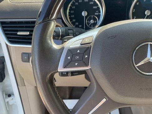 Used 2016 Mercedes-Benz GL 550 4MATIC image 24