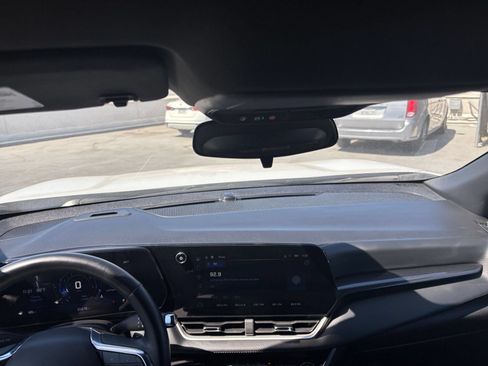 Used 2025 Chevrolet Equinox LT FWD image 33