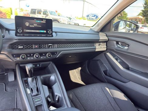 Certified 2025 Honda Accord SE image 25