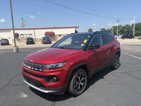 Used 2025 Jeep Compass Limited AWD/4WD image 4