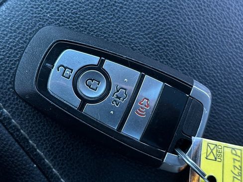 Used 2020 Ford Fusion SE image 23