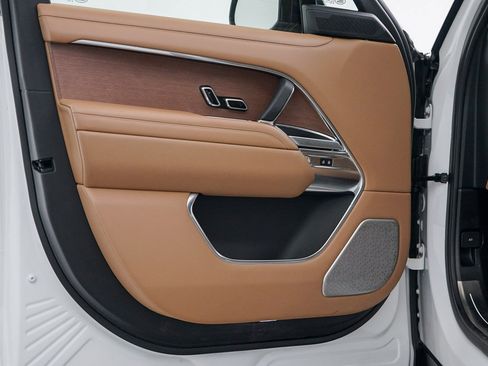 Used 2024 Land Rover Range Rover Long Wheelbase Autobiography image 26