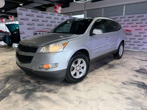 Used 2009 Chevrolet Traverse LT image 2