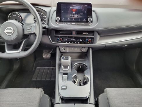 Used 2023 Nissan Rogue SV image 18