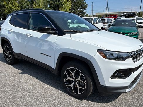 Used 2025 Jeep Compass Limited AWD/4WD image 5