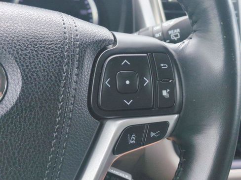 Used 2018 Toyota Highlander Limited FWD image 18