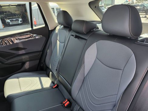 New 2025 Volkswagen Tiguan SE image 14