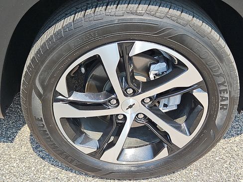 Used 2024 Chevrolet Trax RS w/ Sunroof Package FWD image 8
