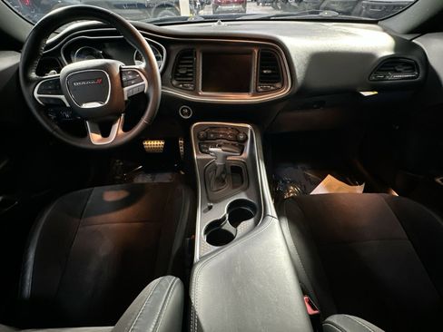 Used 2016 Dodge Challenger R/T Scat Pack w/ Leather Interior Group image 31