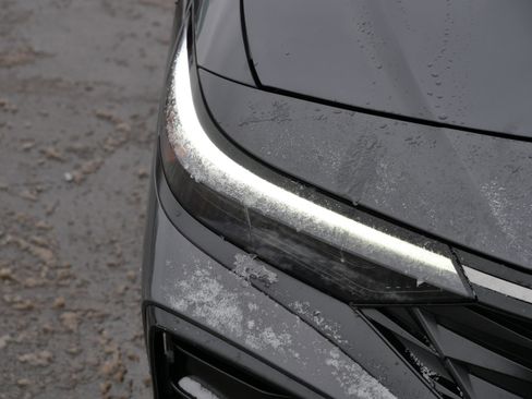 Certified 2025 Hyundai Elantra Limited image 16