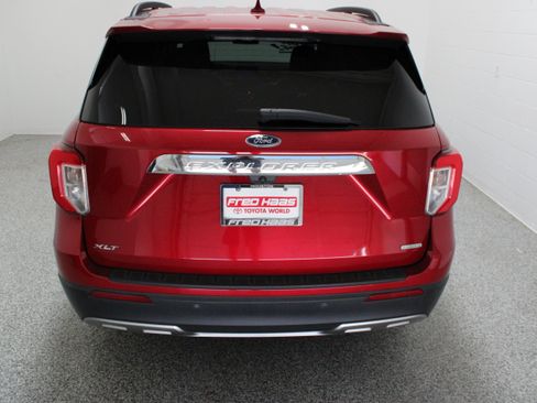 Used 2020 Ford Explorer XLT w/ Equipment Group 202A RWD image 8