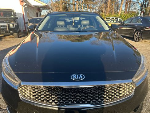 Used 2017 Kia Cadenza Premium w/ Luxury Package image 3