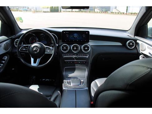 Used 2021 Mercedes-Benz GLC 300 4MATIC image 10