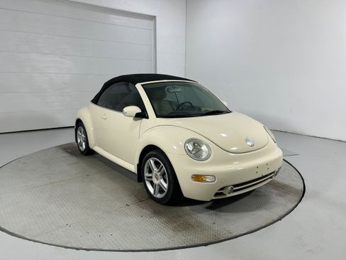 Used 2004 Volkswagen Beetle GLS FWD image 2