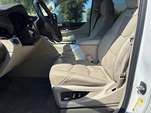 Used 2017 Cadillac Escalade 2WD image 9