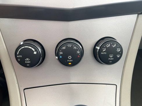 Used 2009 Chrysler Sebring Touring w/ Electronics Convenience Group image 21