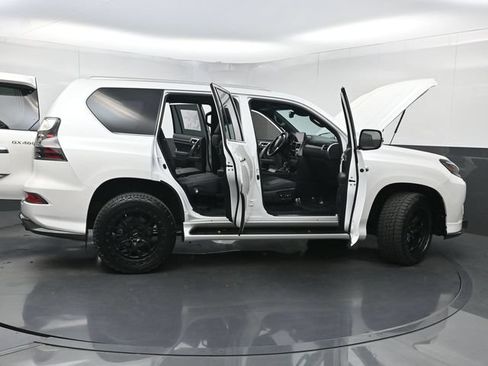 Used 2023 Lexus GX 460 Premium w/ Accessory Package AWD/4WD image 41