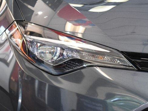 Used 2017 Toyota Corolla LE FWD image 4