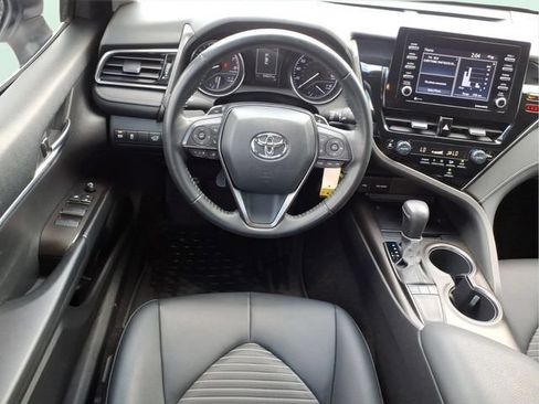 Used 2022 Toyota Camry SE FWD image 18