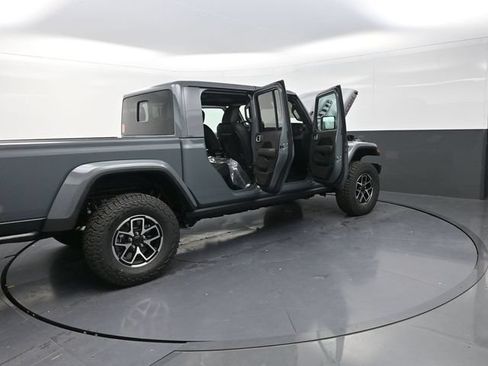 Used 2025 Jeep Gladiator Rubicon AWD/4WD image 36