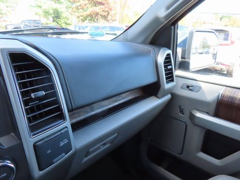 Used 2018 Ford F150 Lariat image 25