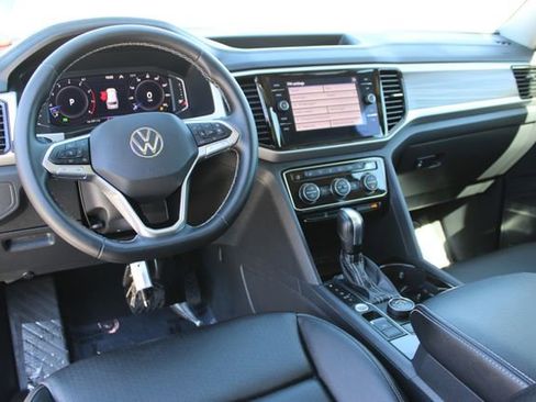 Used 2023 Volkswagen Atlas SEL image 16
