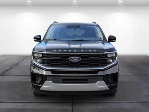 Used 2025 Ford Expedition Max Platinum w/ Driver's Package image 6