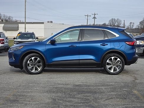 Used 2023 Ford Escape Platinum image 4