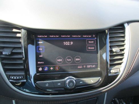 Used 2022 Chevrolet Trax LT w/ LT Convenience Package image 17