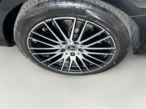 Used 2025 Mercedes-Benz C 300 Sedan image 11