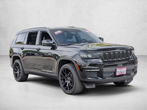 Certified 2025 Jeep Grand Cherokee L Limited w/ Black Appearance Package AWD/4WD image 3