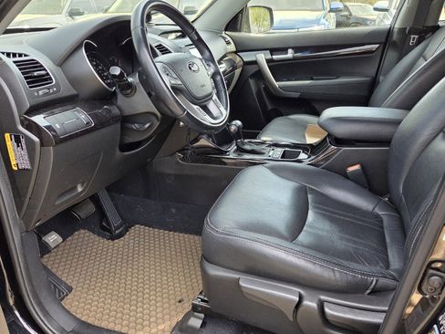 Used 2015 Kia Sorento LX image 11