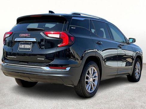 Used 2023 GMC Terrain SLT image 2