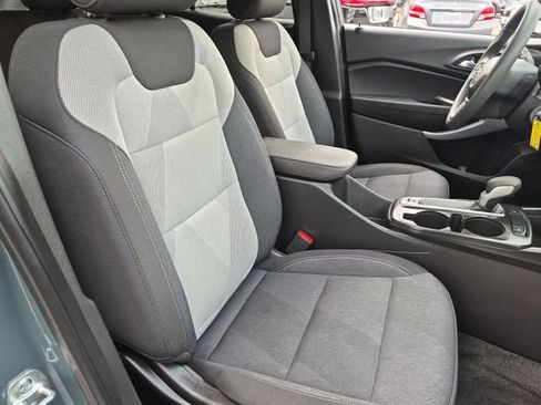 Used 2025 Chevrolet Trax LS FWD image 33