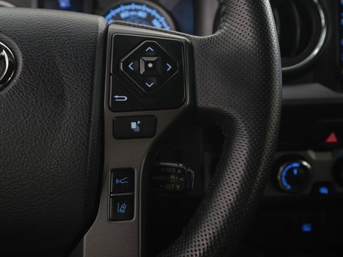 Used 2020 Toyota Tacoma TRD Sport AWD/4WD image 19