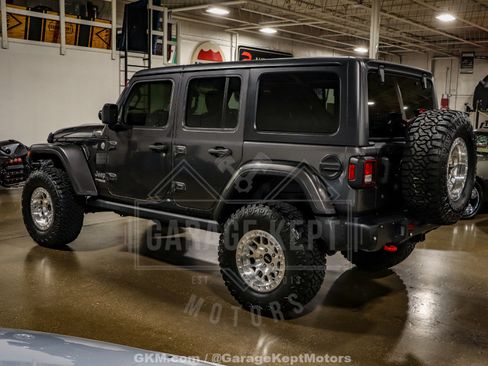 Used 2018 Jeep Wrangler Unlimited Sahara AWD/4WD image 6