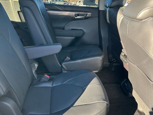 New 2026 Toyota Highlander Platinum AWD/4WD image 26