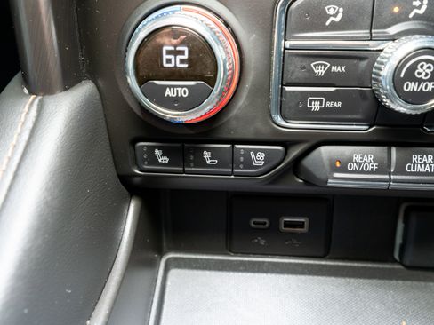 Used 2022 GMC Yukon XL AT4 image 23