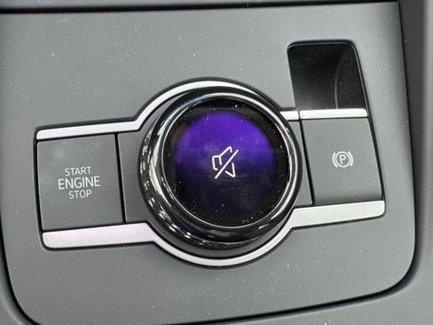 New 2025 Volkswagen Tiguan SE image 23