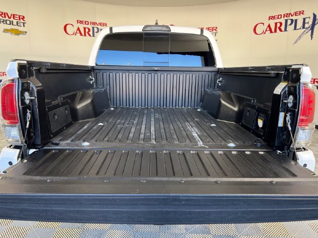 Used 2018 Toyota Tacoma Limited AWD/4WD image 22