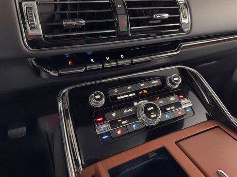 Used 2024 Lincoln Navigator Reserve AWD/4WD image 25